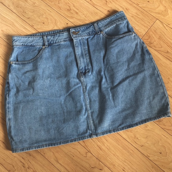 Plus Size Jean Skirt with Back & Front Pockets - Picture 1 of 3